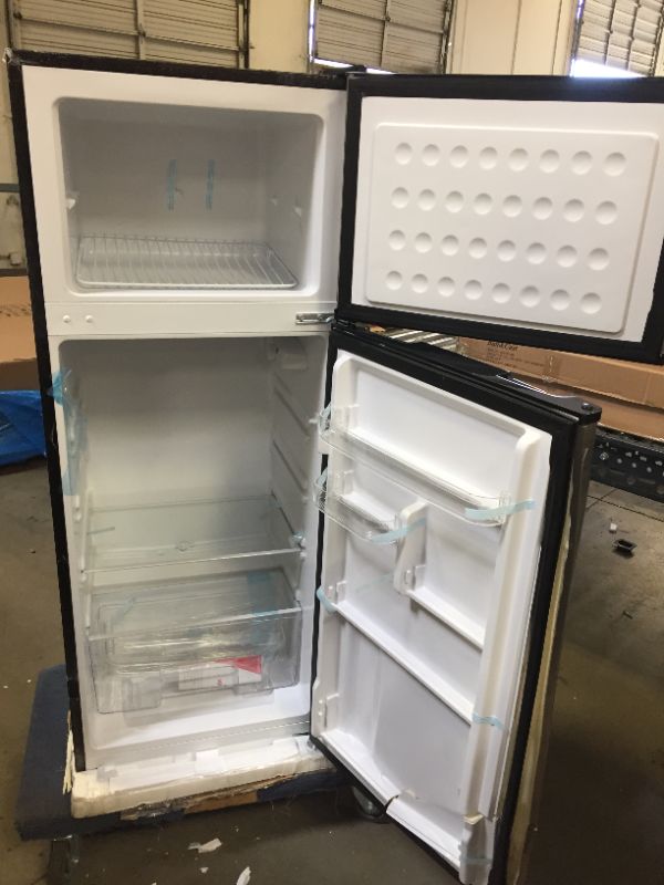 Photo 3 of Frigidaire EFR749AMZ, 2 Door Apartment Size Refrigerator with Freezer, 7.5 cu ft, Retro, Silver, Platinum
** DOOR NEEDS REPLACEMENT ONLY **