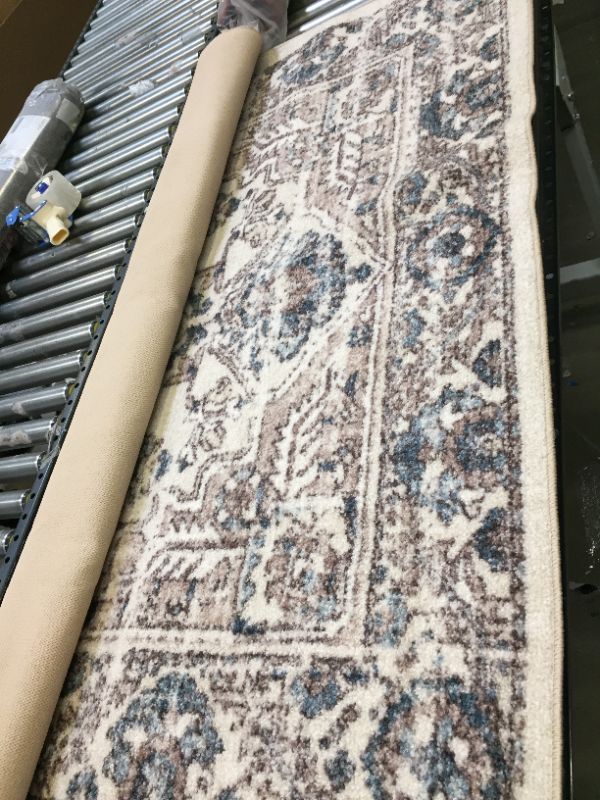 Photo 1 of Area Rug Approx 5ft by 6ft