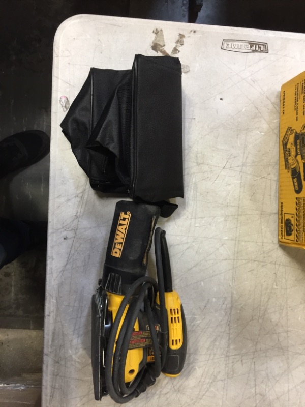 Photo 2 of 2.3 Amp Corded 1/4 Sheet Palm Grip Sander Kit with Contractor Bag