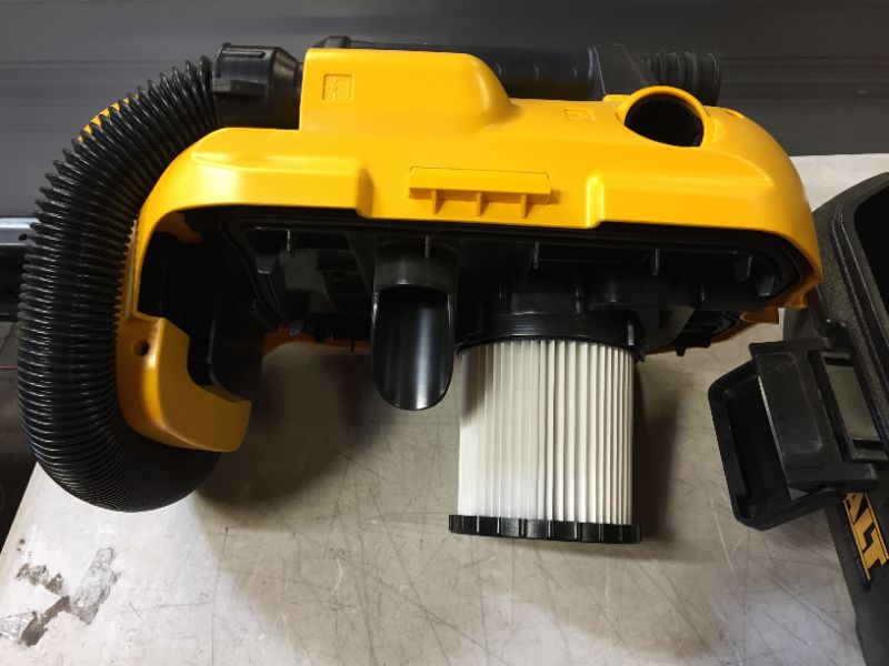 Photo 3 of DEWALT 20V MAX Wet-Dry Vacuum, Cordless (DCV580H)
VACUUM ONLY
ACCESORIES AND BATTERY MISSING 