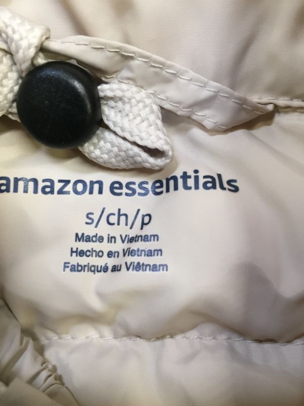 Photo 4 of Amazon Essentials Women's Lightweight Water-Resistant Packable Puffer Coat SMALL 
