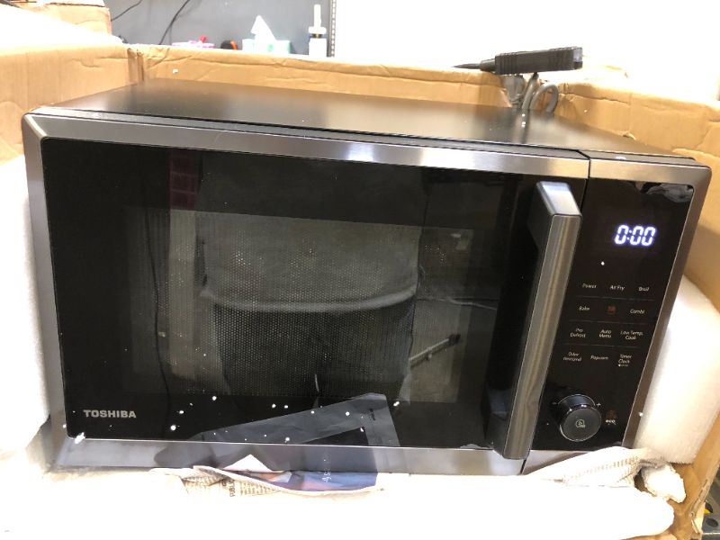 Photo 3 of Toshiba ML2-EC10SA(BS) Multifunctional Microwave Oven with Healthy Air Fry, Convection Cooking, Position Memory Turntable, Easy-clean Interior and ECO Mode, 1.0 Cu.ft, Black stainless steel
(( OPEN BOX ))
** MISSING ACCESSORIES **