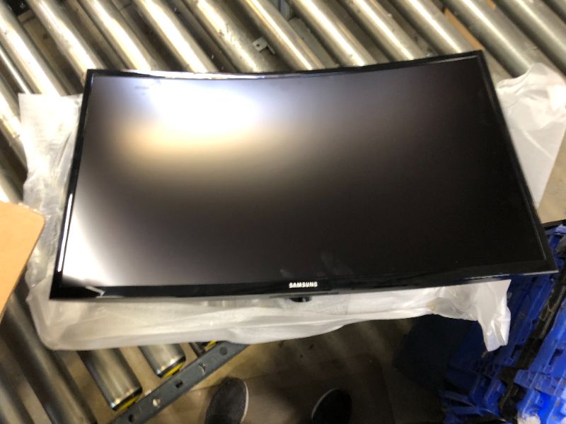 Photo 3 of Samsung C27F390 27" Curved Screen LED LCD Business Monitor - 1920 x 1080 FHD Display - Vertical Alignment (VA) Panel - 1800R Ultra-curved screen