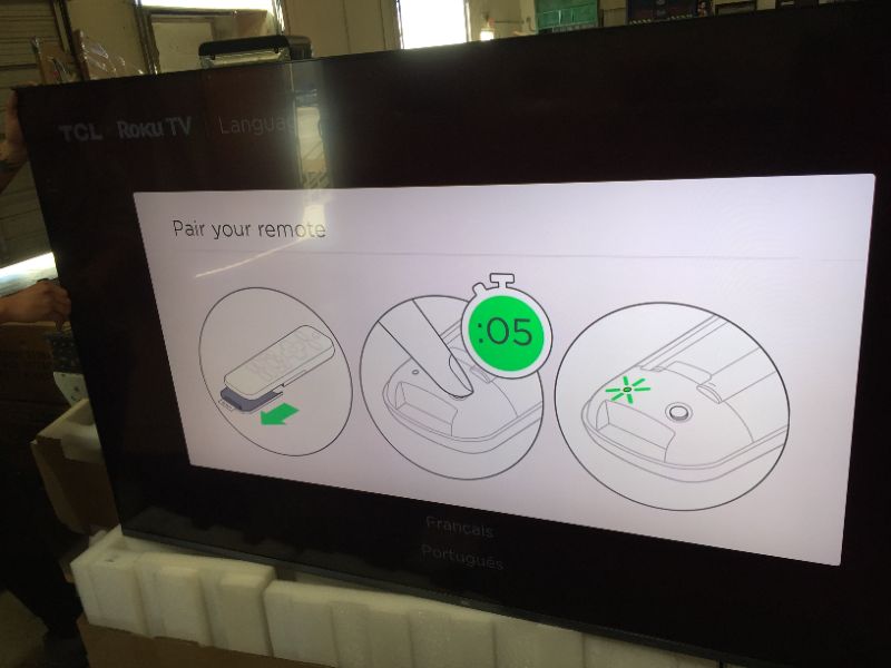 Photo 5 of TCL - 85" Class XL Collection QLED 4K UHD Smart Roku TV ------ minor crosshair shaped damage on screen as shown
