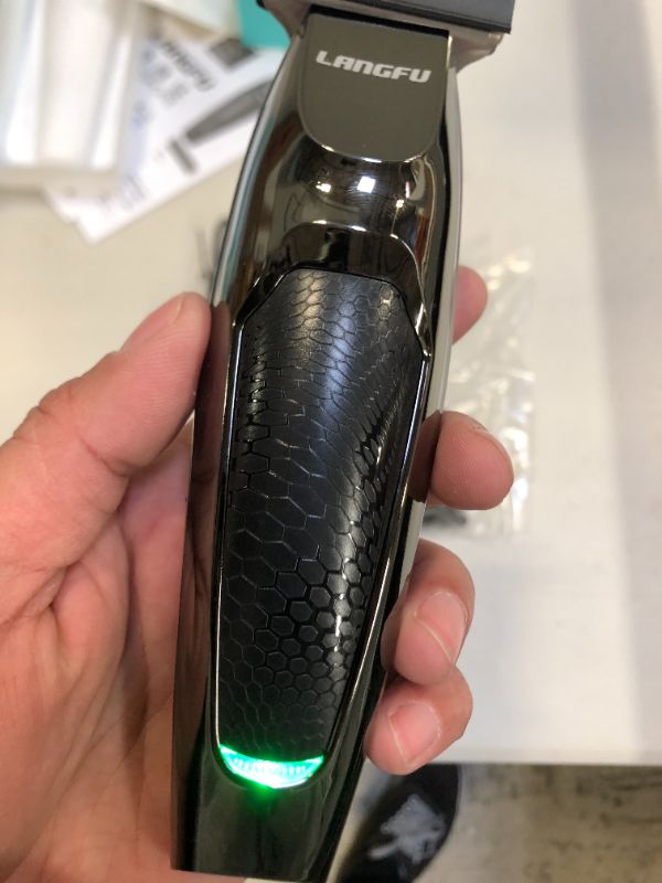 Photo 1 of Men's razor 