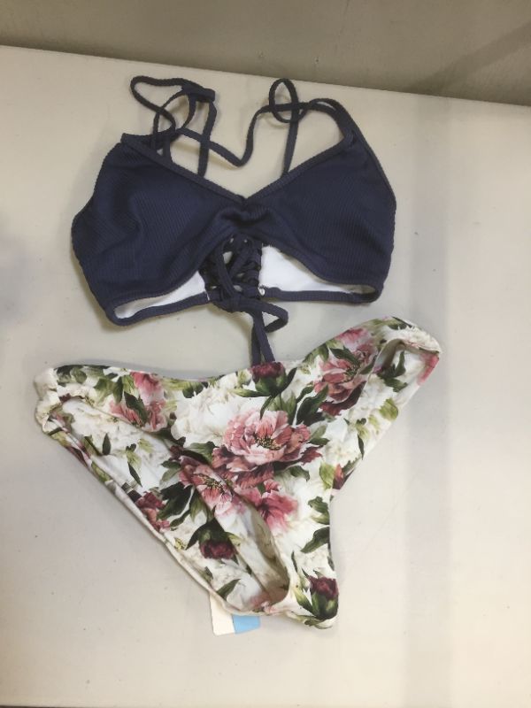 Photo 2 of CUPSHE Floral Print V-Neck Two-Piece Swimsuit M 
