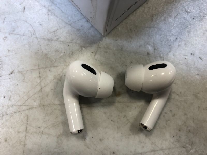 Photo 1 of Generic Brand AirPods 
