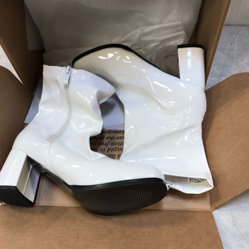 Photo 1 of Womens white boots ( size unknown ) 