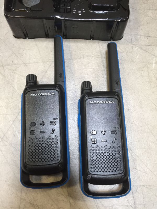 Photo 3 of Motorola Talkabout T800 Two-Way Radios, 2 Pack, Black/Blue
