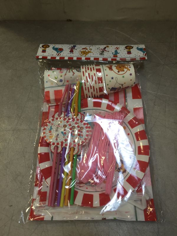 Photo 1 of Circus party children décor 