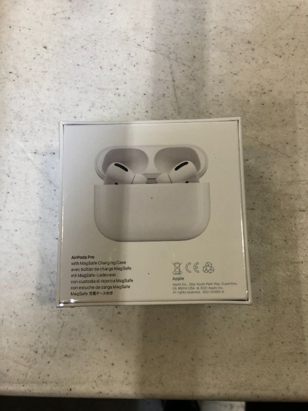 Photo 3 of Apple AirPods Pro
