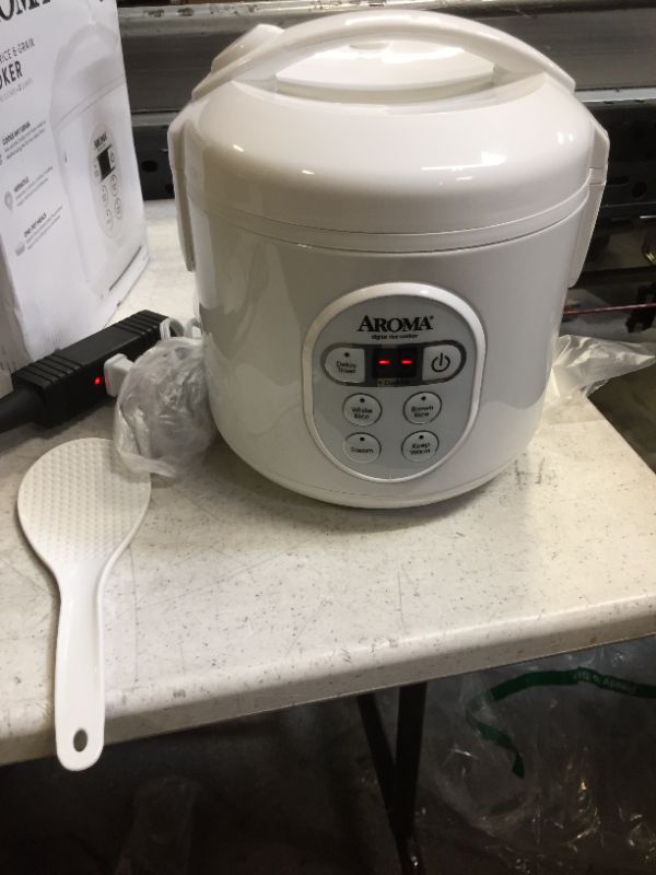 Photo 2 of Aroma Housewares 8-Cup (Cooked) (4-Cup UNCOOKED) Digital Rice Cooker and Food Steamer (ARC-914D),White
