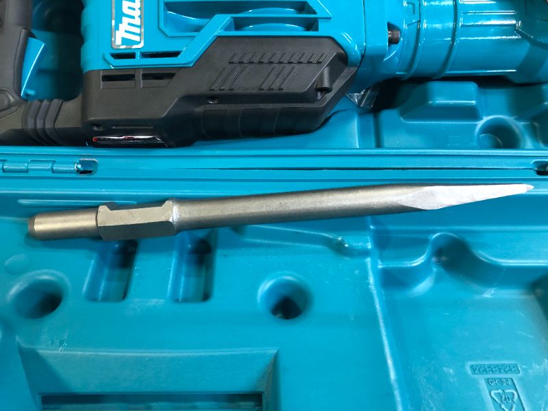 Photo 4 of Makita 1700w Electric Jack Hammer Point & Chisel Kit w/ Case