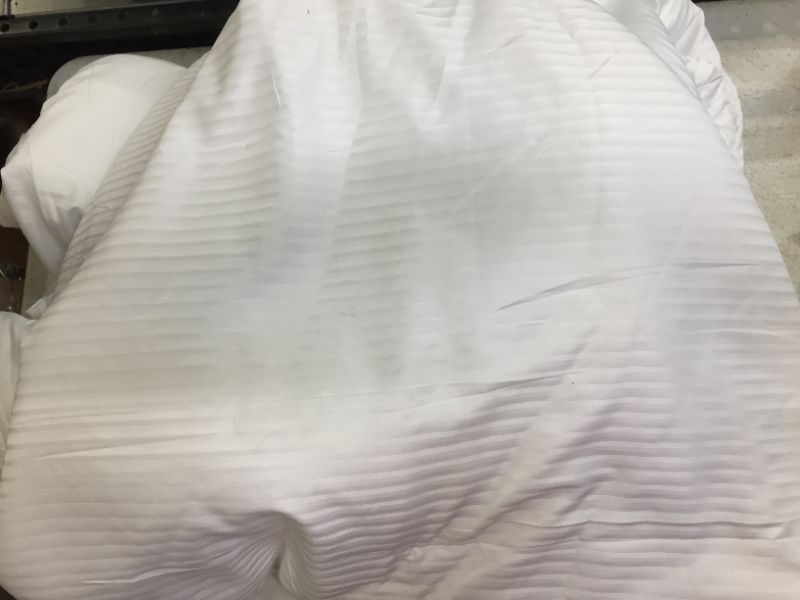 Photo 3 of Bedsure Queen Comforter  Quilted White Comforters Queen Size, All Season Down Alternative Queen Size Bedding Comforter
