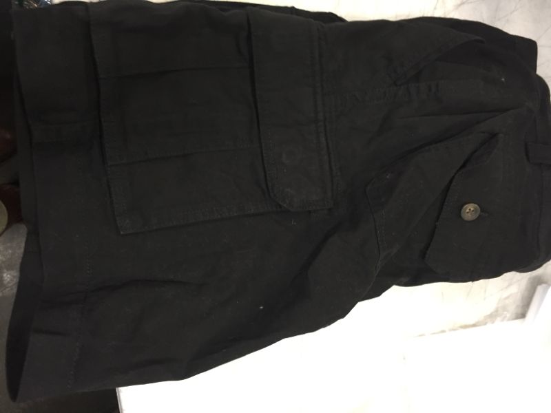 Photo 1 of AMAZON ESSENTIALS CARGO SHORTS 38