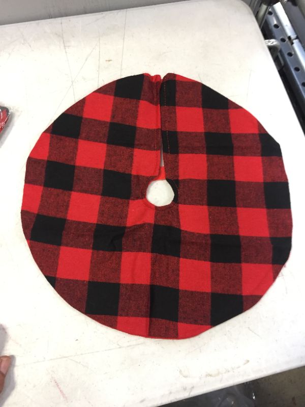 Photo 2 of 2 of Sattiyrch Buffalo Plaid Christmas Tree Skirt 36 in,Red Black Buffalo Check Christmas Tree Skirt for Holiday Christmas Decorations (36in, Red and Black)
