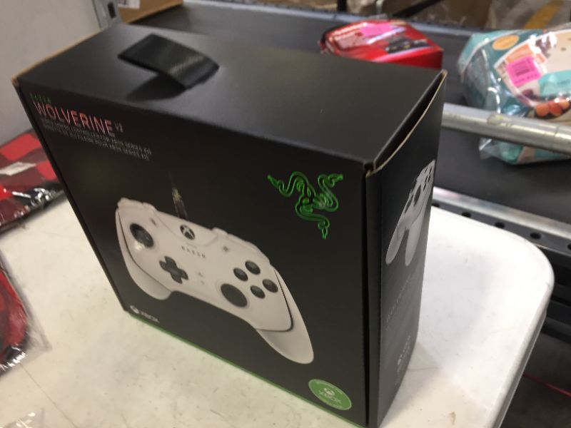 Photo 1 of Razer Wolverine V2 Wired Gaming Controller for Xbox Series X
