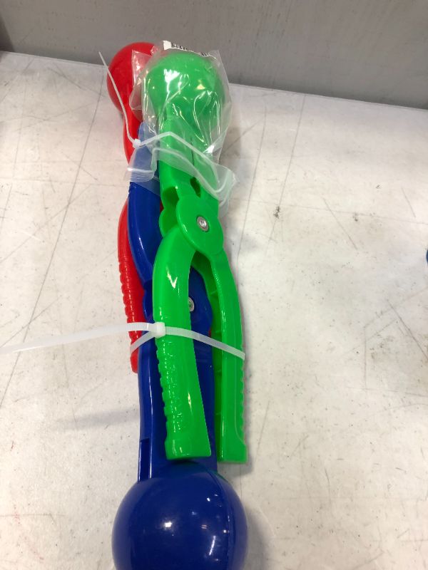 Photo 1 of Boenoea Snowball Maker Tool with Handle for Snow Ball Fights for Kids
