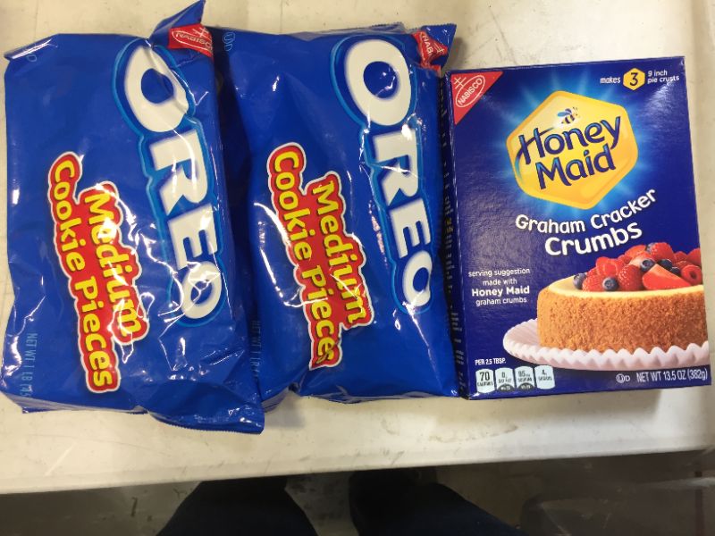 Photo 1 of 2oreo cookie pieces & honey maid graham crackers comes as shown 