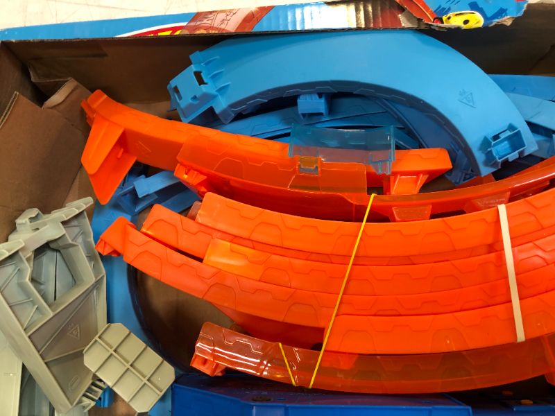 Photo 4 of Hot Wheels Massive Loop Mayhem Track Set

