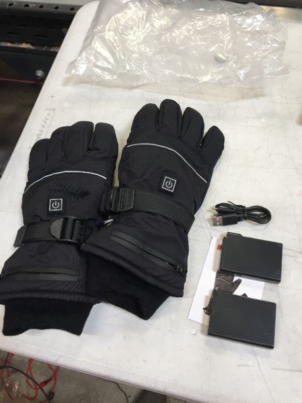 Photo 1 of medium heated gloves