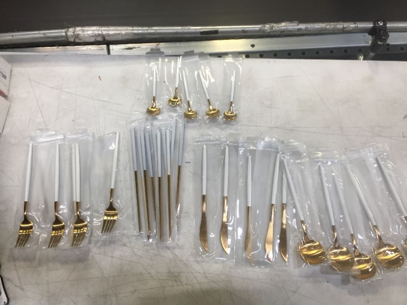 Photo 1 of 25pcs Silverware Gold And White 