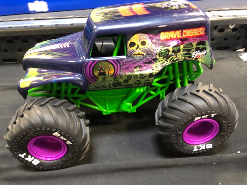 Photo 1 of Monster Jam RC Freestyle Force Grave Digger

