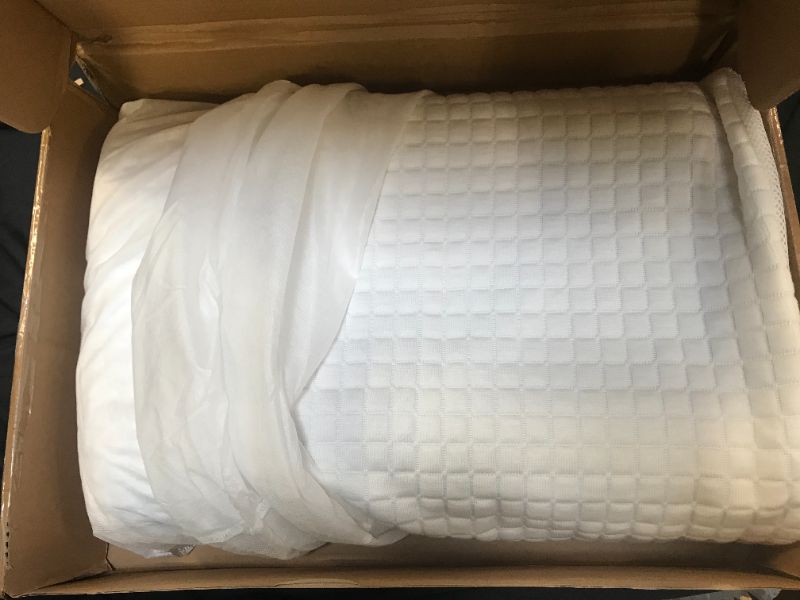 Photo 1 of DAPU Neck Pillow Purple Head Support Pillow for Hot Sleepers Ergonomic Design Grid Cervical Pillow
