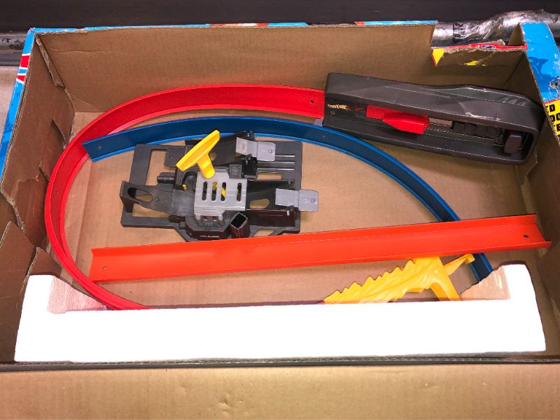 Photo 2 of Hot Wheels Massive Loop Mayhem Track Set
