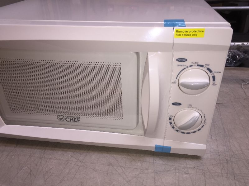 Photo 2 of Commercial Chef CHM660 Counter Top Microwave, 0.6 Cubic Feet
