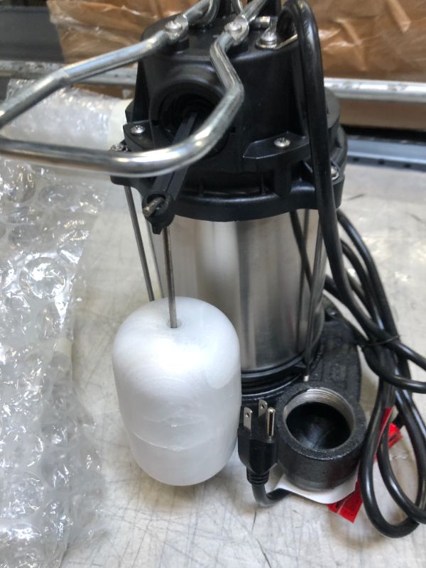 Photo 5 of WAYNE CDU980E 3/4 HP Submersible Cast Iron and Stainless Steel Sump Pump With Integrated Vertical Float Switch
