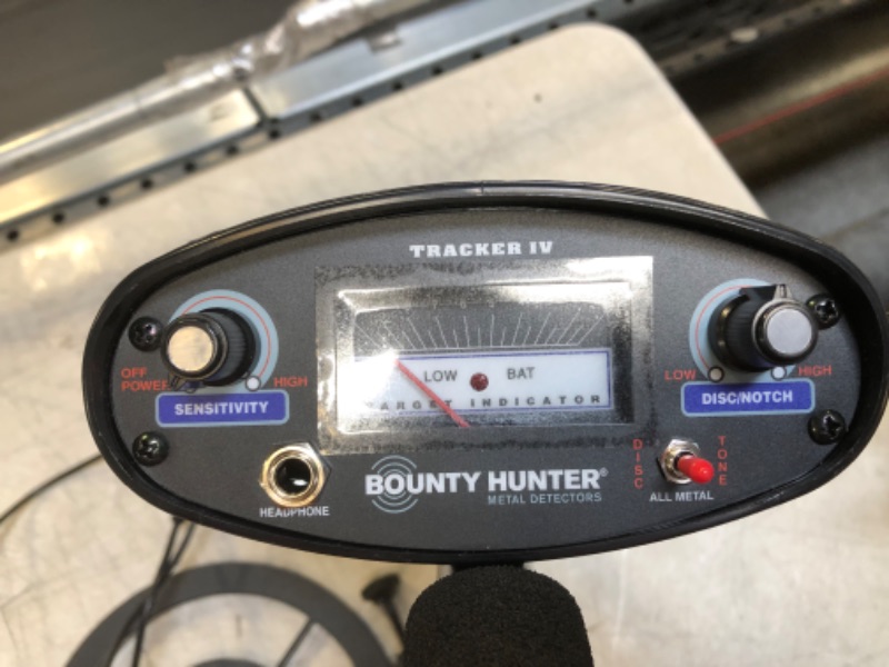 Photo 3 of Bounty Hunter 3410001 TK4 Tracker IV Metal Detector, Black
