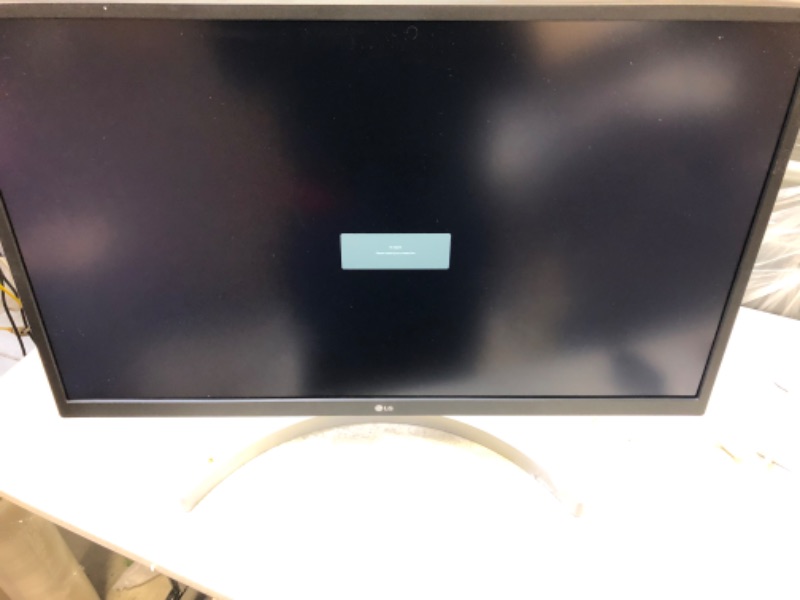 Photo 1 of LG 27UL500-W 27-Inch UHD (3840 x 2160) IPS Monitor with Radeon Freesync Technology and HDR10, White [ missing 2 screws to connect stand to monitor ]
