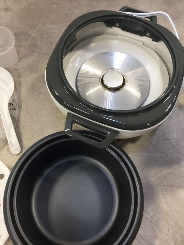 Photo 5 of BLACK+DECKER Rice Cooker, 6-cup, White -- CENTER COIL POSSIBLY LOOSE 
