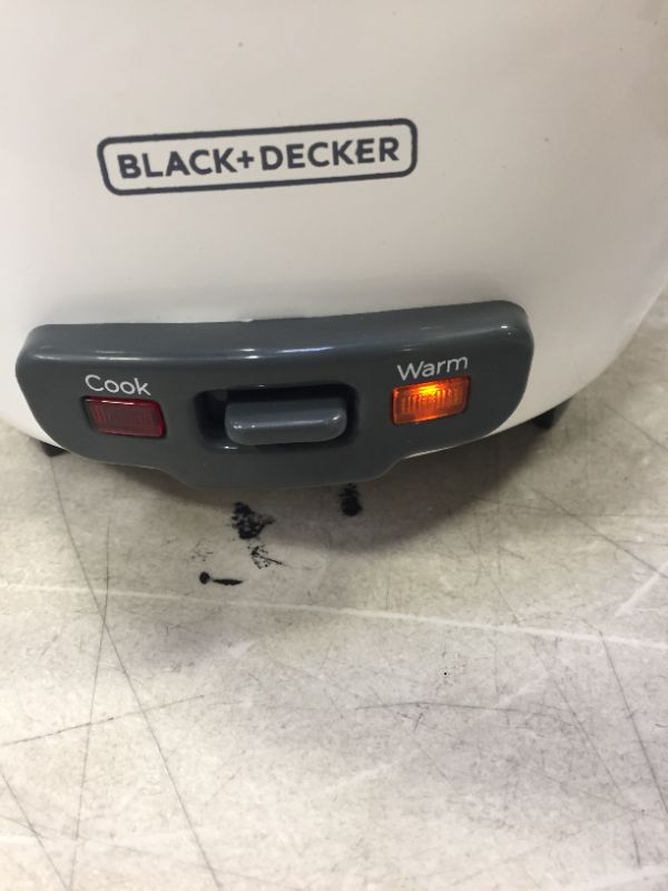 Photo 2 of BLACK+DECKER Rice Cooker, 6-cup, White -- CENTER COIL POSSIBLY LOOSE 
