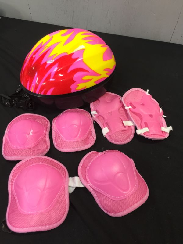 Photo 1 of BABY HELMET AND PADS PINK