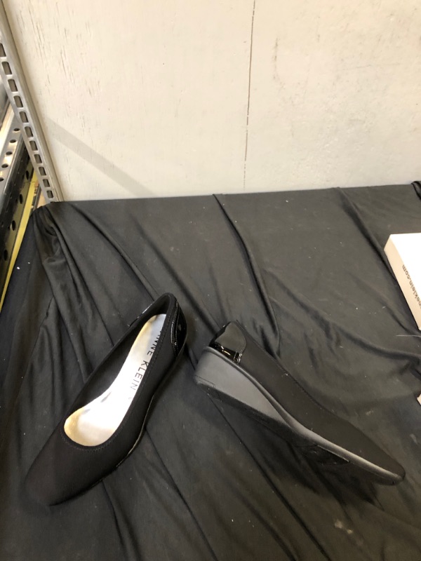 Photo 1 of Generic Black Women's Dress Shoes. Unknown Size