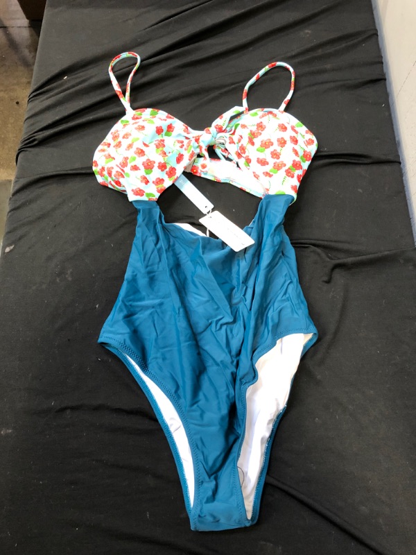 Photo 2 of CUPSHE Mini Hibiscus And Solid Blue One-Piece Swimsuit. Large
