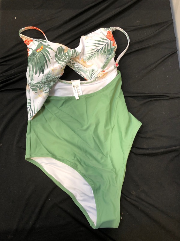 Photo 1 of CUPSHE Willow Tropical Twist Colorblock One Piece Swimsuit. Large
