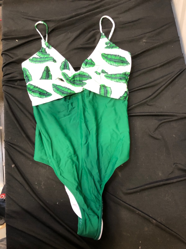 Photo 2 of CUPSHE Banana Leaf Twist-Front One Piece Swimsuit. Large
