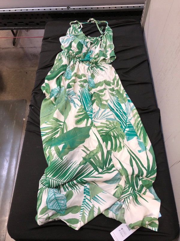 Photo 2 of CUPSHE Noa Leafy Cutout Maxi Dress. Medium
