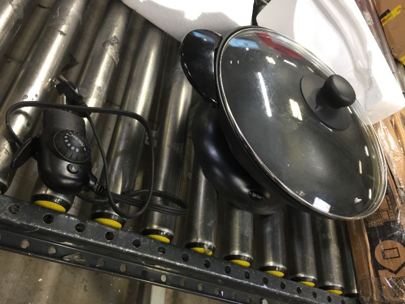 Photo 1 of Aroma AEW-306 5 Quart Electric Wok