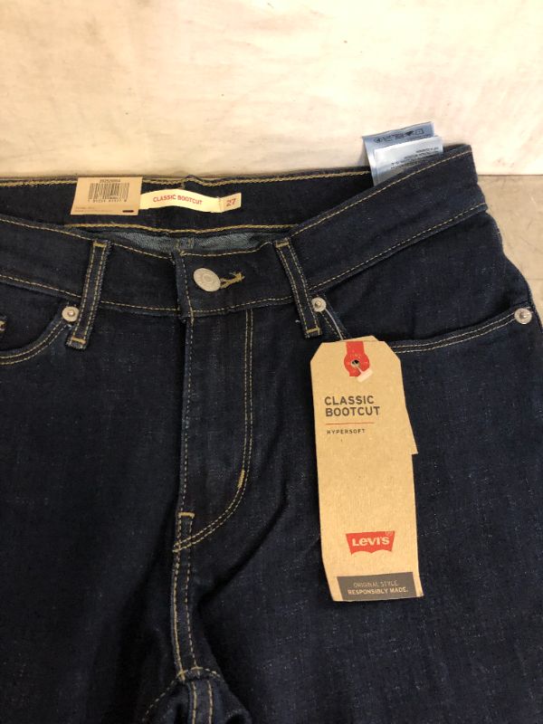 Photo 3 of Levi’s Women's Classic Bootcut Jeans Size: 4 Short