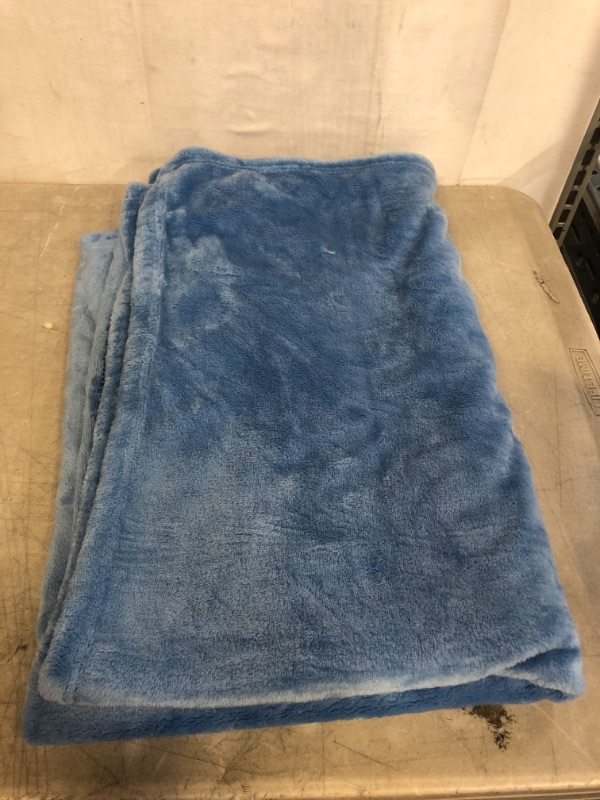 Photo 1 of confidence in textiles blanket, BLUE, SIZE 100'X76"