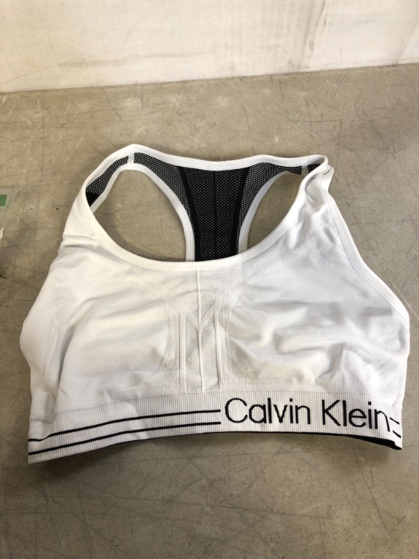 Photo 2 of Calvin Klein Women's Performance Moisture Wicking Medium Impact Reversible Seamless Sports Bra
SIZE M 
