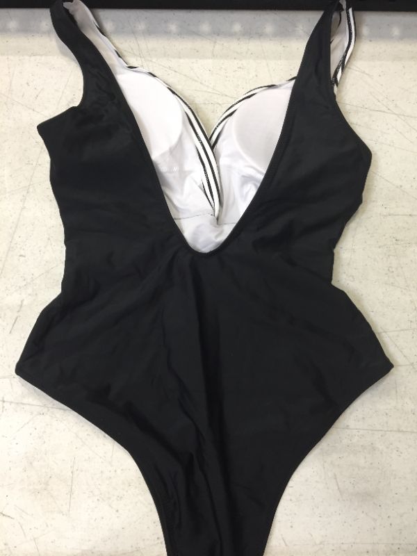 Photo 2 of CUPSHE 1PIECE BATHINGSUIT, SIZE M