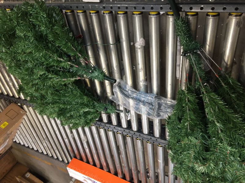 Photo 4 of 6.5ft Christmas tree, missing plug