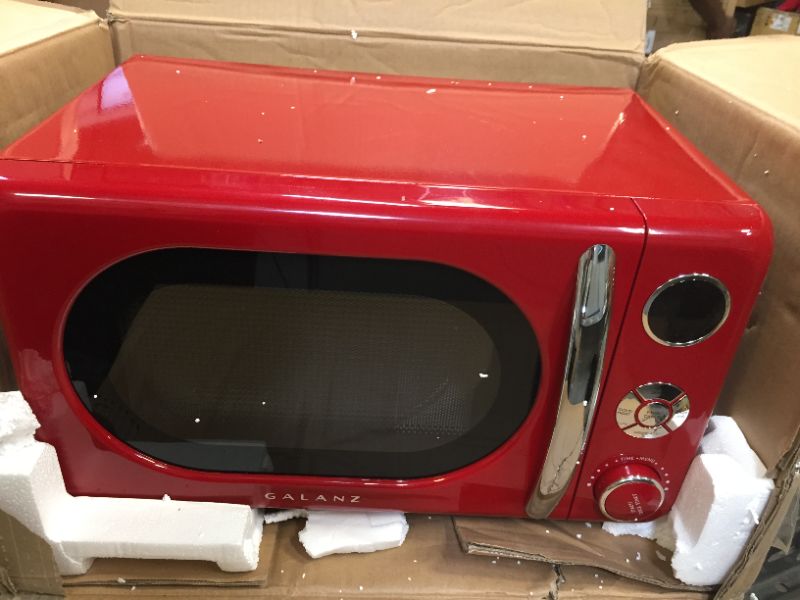 Photo 2 of Galanz Retro 0.7 Cu ft 700W Countertop Microwave - Red