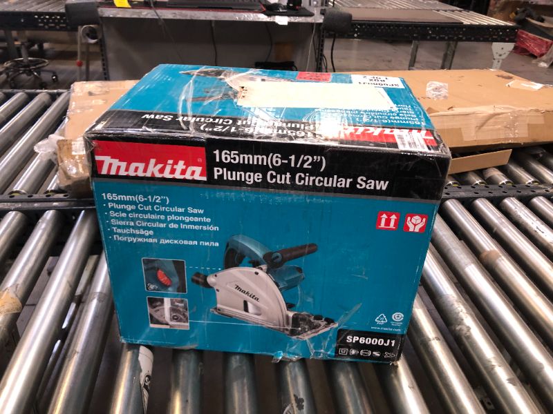 Photo 3 of Makita SP6000J1 6-1/2-Inch 12.0 Amp Plunge Circular Saw with Guide Rail **BOX 1 OF 2** 