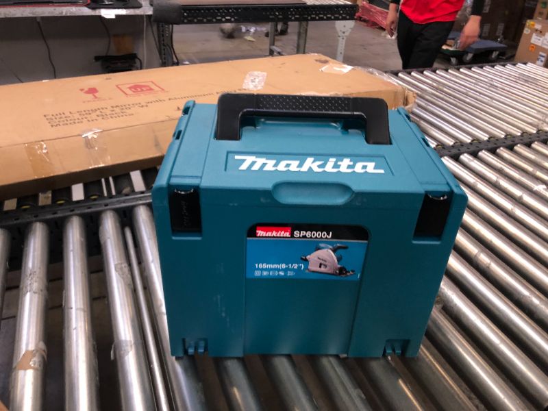 Photo 4 of Makita SP6000J1 6-1/2-Inch 12.0 Amp Plunge Circular Saw with Guide Rail **BOX 1 OF 2** 